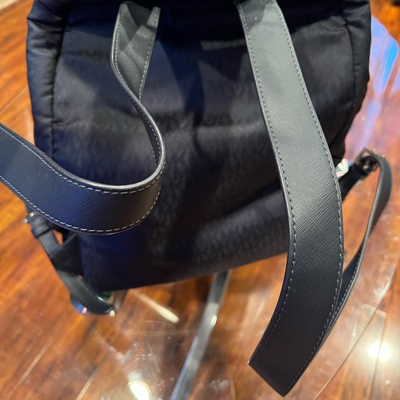 Michael kors backpack - Picture 8 of 10